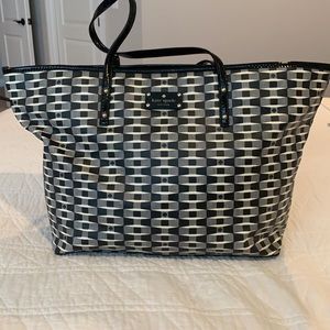 Kate Spade tote with zipper